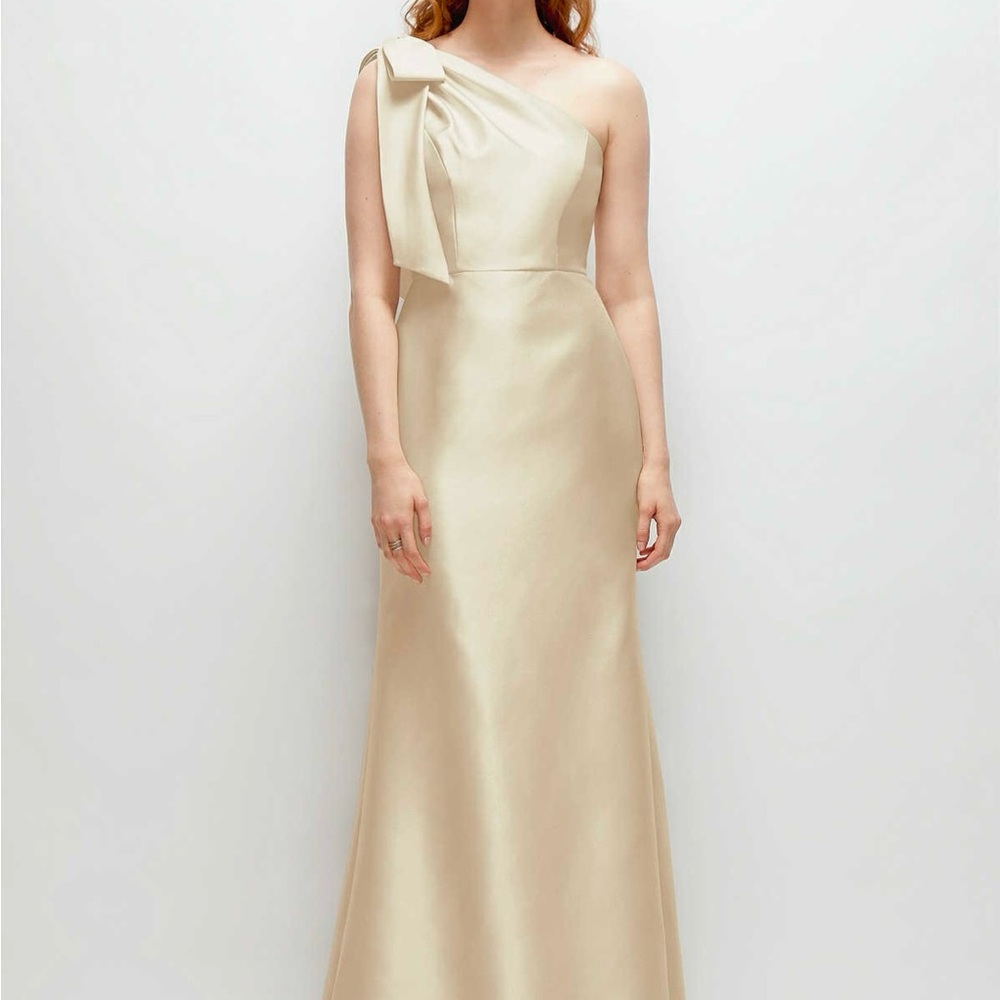 Dessy group d794 champagne dress. Worn 1x great condition! Size 4